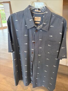 Waterman by Quiksilver Navy Short-Sleeve Fish Print Button-Up Shirt